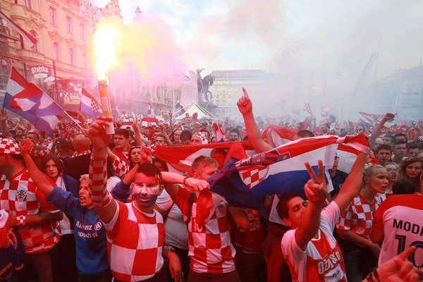 Zagreb Croatia Julho 2018 Torcedores Futebol Croata Celebram Segundo Lugar — Fotografia de Stock