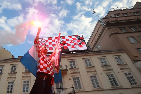 Zagreb Kroatien Juli 2018 Kroatische Fußballfans Feiern Den Zweiten Platz — Stockfoto