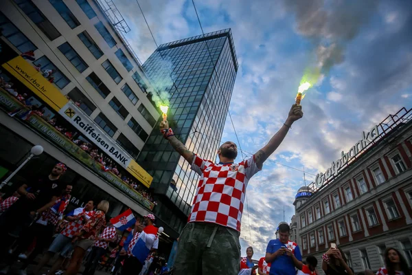 Zagreb Kroatien Juli 2018 Kroatische Fußballfans Feiern Den Zweiten Platz — Stockfoto