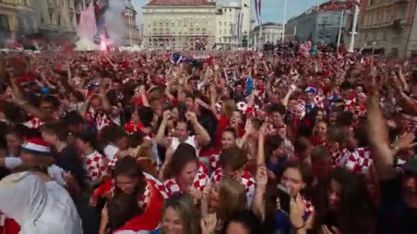 Záhřeb Chorvatsko Července 2018 Chorvatský Fotbalový Fanoušci Slaví Gól Zápase — Stock video