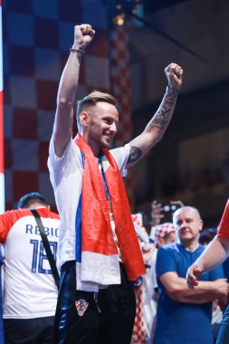Zagreb, Hırvatistan - 16 Temmuz 2018: Hırvatistan Milli Takımı hoş geldiniz ev kutlama Ban Jelacic meydanında. Ivan Rakitic sahne alanı'ndaki.