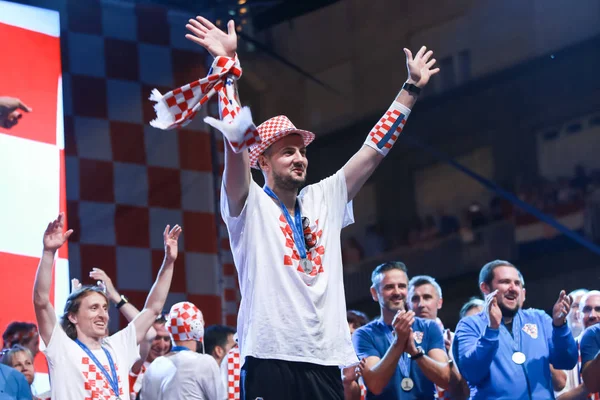 Zagreb, Hırvatistan - 16 Temmuz 2018: Hırvatistan Milli Takımı hoş geldiniz ev kutlama Ban Jelacic meydanında. Sahne Alanı'ndaki Danijel Subasic.
