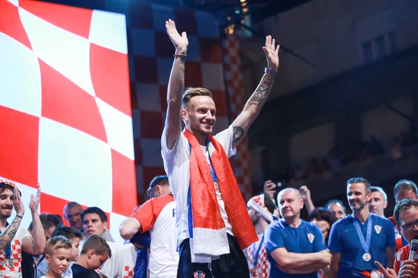 Zagreb, Hırvatistan - 16 Temmuz 2018: Hırvatistan Milli Takımı hoş geldiniz ev kutlama Ban Jelacic meydanında. Ivan Rakitic sahne alanı'ndaki.