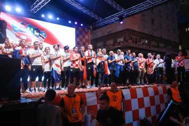 Zagreb, Hırvatistan - 16 Temmuz 2018: Hırvatistan milli futbol takımı sırasında sahne alanı'nda hoş geldiniz ev kutlamaları sırasında yasak Jelacic Meydanı'nda oynayan Marşı.