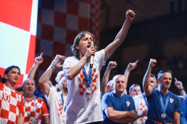 Zagreb, Hırvatistan - 16 Temmuz 2018: Hırvatistan milli futbol takımı hoş geldiniz ev kutlama - Luka Modric sahne alanı'nda Ban Jelacic meydanda kutlama.