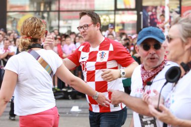 Zagreb, Hırvatistan - 16 Temmuz 2018: Hırvatistan milli futbol takımı hoş geldiniz ev kutlama. HRT gazeteci ve tv Frano Ridjan töreni için gelen ev sahibi.