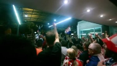 Zagreb, Hırvatistan - 16 Temmuz 2018: Milli hoş geldiniz ev kutlama 2 place on FIFA Dünya Kupası 2018 - Zagrep, Hırvatistan tünelde aracılığıyla geçen eve Hırvat futbol taraftarları için.