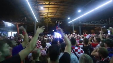 Zagreb, Hırvatistan - 16 Temmuz 2018: Milli hoş geldiniz ev kutlama 2 place on FIFA Dünya Kupası 2018 - Zagrep, Hırvatistan tünelde aracılığıyla geçen eve Hırvat futbol taraftarları için.