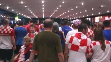 Zagreb, Hırvatistan - 16 Temmuz 2018: Milli hoş geldiniz ev kutlama 2 place on FIFA Dünya Kupası 2018 - Zagrep, Hırvatistan tünelde aracılığıyla geçen eve Hırvat futbol taraftarları için.
