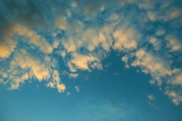 Detalhe Nuvens Multicoloridas Pôr Sol Como Fundo — Fotografia de Stock