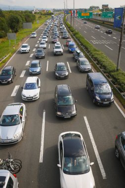 Zagreb, Hırvatistan - 11 Ağustos 2018: Büyük trafik sıkışıklığı nedeniyle çok sayıda turist deniz sahil Hırvatistan Zagreb, Hırvatistan'daki Lucko otoyol otoyol olacak.