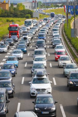 Zagreb, Hırvatistan - 11 Ağustos 2018: Büyük trafik sıkışıklığı nedeniyle çok sayıda turist deniz sahil Hırvatistan Zagreb, Hırvatistan'daki Lucko otoyol otoyol olacak.