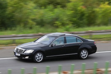 Zagreb, Hırvatistan - 11 Ağustos 2018: hız araba motor yol bypass Zagreb, Hırvatistan'Zagreb, kapat.