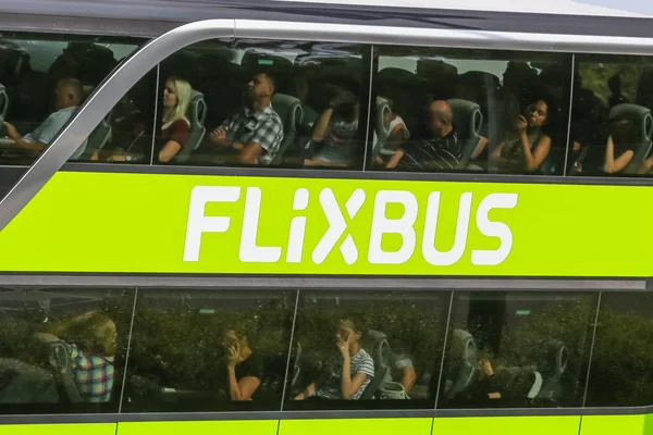 Zagreb Croacia Agosto 2018 Autobús Verde Compañía Flixbus Atrapado Atasco — Foto de Stock