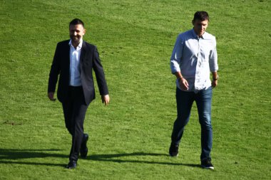 Velika Gorica, Hırvatistan - 15, Eylül 2018: İlk futbol Hırvat Ligi, Hnk Gorica ve Dinamo arasında oyun. Koç Gorica, Jakirovic Sergej (sağda) ve Dinamo, Nenad (sol Bjelica Teknik Direktörü).