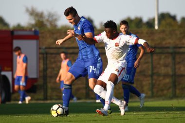 Velika Gorica, Hırvatistan - 15, Eylül 2018: İlk futbol Hırvat Ligi Hrvatski Telekom, Hnk Gorica ve Dinamo Gorica Stadı arasında oyun. Gojak Amer vs Iyayi Atiemwen inanıyorum.