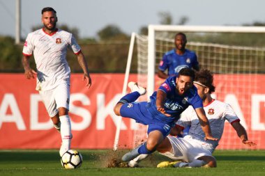 Velika Gorica, Hırvatistan - 15, Eylül 2018: İlk futbol Hırvat Ligi Hrvatski Telekom, Hnk Gorica ve Dinamo Gorica Stadı arasında oyun. Sadık Moharrami vs Mario Marina.