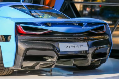 Zagreb, Hırvatistan - 28 Eylül, 2018: Rimac sunu yeni elektrik hypercar C iki model Strossmayer kare.