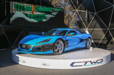 Zagreb, Hırvatistan - 28 Eylül, 2018: Rimac sunu yeni elektrik hypercar C iki model Strossmayer kare.