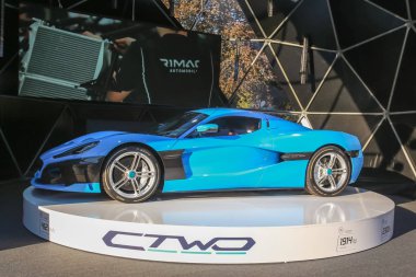 Zagreb, Hırvatistan - 28 Eylül, 2018: Rimac sunu yeni elektrik hypercar C iki model Strossmayer kare.