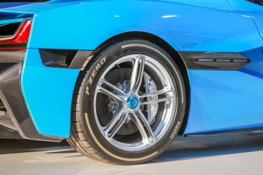 Zagreb, Hırvatistan - 28 Eylül, 2018: Rimac sunu yeni elektrik hypercar C iki model Strossmayer kare. Pirelli P Zero görünümünü arka tekerlek lastikleri.