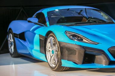 Zagreb, Hırvatistan - 28 Eylül, 2018: Rimac sunu yeni elektrik hypercar C iki model Strossmayer kare.