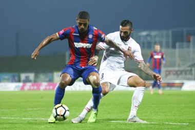 Velika Gorica, Hırvatistan - 4 Kasım 2018: ilk futbol Hırvat Ligi Hrvatski Telekom, futbol oyun Hnk Gorica Hajduk Gorica Stadı arasındaki. De Macedo Da Silva Jairo ve Suk Joey içinde hareket.