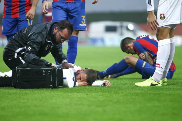 Velika Gorica, Hırvatistan - 4 Kasım 2018: ilk futbol Hırvat Ligi, futbol oyun Hnk Gorica Hajduk Gorica Stadı arasındaki. Marijan yaralı yatan Cabraja.