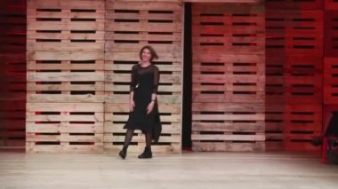 Zagreb, Hırvatistan - 27 Ekim 2018: Ana Marija Ricov Bipa Fashion.hr moda gösteri Zagreb, Hırvatistan.