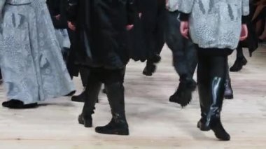 Defile, dikiz çizme ayaklı Grubu'nun yakın çekim