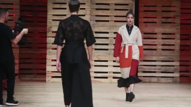 Zagreb Croatie Octobre 2018 Modèles Mode Portant Des Vêtements Pour — Video