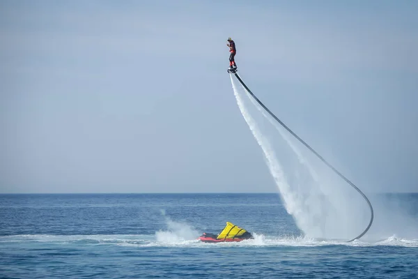 크로아티아 2018 크로아티아 가까이 스키에 Flyboard와 — 스톡 사진