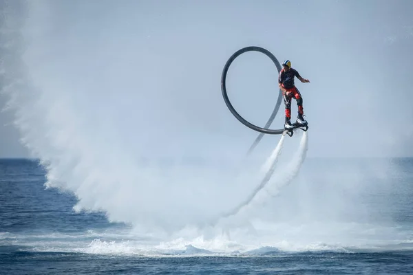 크로아티아 2018 크로아티아 가까이 스키에 Flyboard와 — 스톡 사진