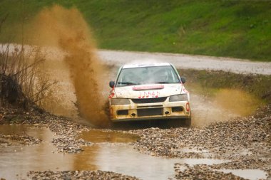Sveta tepe, Hırvatistan - 25 Kasım 2018. 9 ralli Santa Domenica göster. Sandi Cenov ve Lana Mitsubishi Lancer Evo IX yarış Sutlovic kimden Hırvatistan.