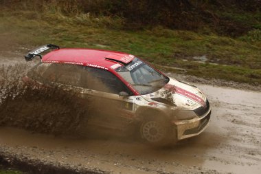 Sveta tepe, Hırvatistan - 25 Kasım 2018. 9 ralli Santa Domenica göster. Janos Balogh ve Daniel Skoda Fabia R5 içinde yarış Holczer kimden Macaristan.