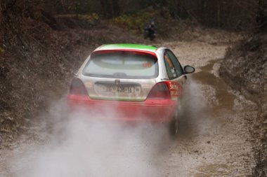 Sveta tepe, Hırvatistan - 25 Kasım 2018. 9 ralli Santa Domenica göster. Vedran Sipos ve Sasa Mg Rover yarış Cmec kimden Hırvatistan.