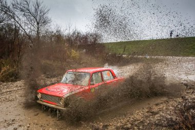 Sveta tepe, Hırvatistan - 25 Kasım 2018. 9 ralli Santa Domenica göster. Gabor Erdesz ve Imre Lada 2101 yarış Bosz kimden Macaristan.