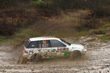 Sveta tepe, Hırvatistan - 25 Kasım 2018. 9 ralli Santa Domenica göster. Lajos Belso ve Kristof Suzuki Swift GTI racing Belso kimden Macaristan.