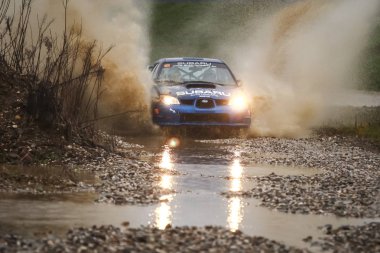 Sveta tepe, Hırvatistan - 25 Kasım 2018. 9 ralli Santa Domenica göster. Nenad Loncaric ve Tomislav Subaru Impreza Şti yarış Pazman kimden Hırvatistan.