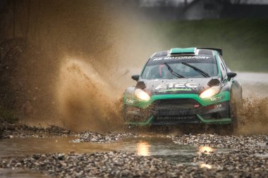 Sveta tepe, Hırvatistan - 25 Kasım 2018. 9 ralli Santa Domenica göster. Ford Fiesta R5 Evo2 Marco Carrara ve Davor Belic yarış.
