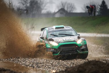 Sveta tepe, Hırvatistan - 25 Kasım 2018. 9 ralli Santa Domenica göster. Ford Fiesta R5 Evo2 Marco Carrara ve Davor Belic yarış.