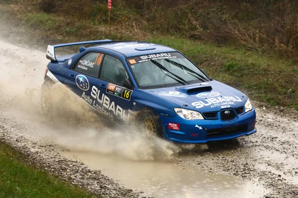 Sveta tepe, Hırvatistan - 25 Kasım 2018. 9 ralli Santa Domenica göster. Nenad Loncaric ve Tomislav Subaru Impreza Şti yarış Pazman kimden Hırvatistan.