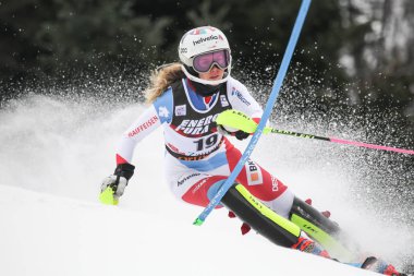 Zagreb, Hırvatistan - 5 Ocak 2019: Audi FIS alp Kayak Dünya Kupası Bayanlar Slalom, kar kraliçesi kupa 2019 Zagrep, Hırvatistan sırasında Aline Danioth İsviçre yarışıyor.