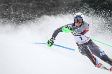 Zagreb, Hırvatistan - 6 Ocak 2019: Henrik Kristoffersen Norveç'ten sırasında Audi FIS alp Kayak Dünya Kupası Mens Slalom, kar kraliçesi kupa 2019 Zagrep, Hırvatistan için yarışıyor.