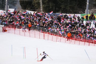 Zagreb, Hırvatistan - 6 Ocak 2019: Audi FIS alp Kayak Dünya Kupası Mens Slalom, kar kraliçesi kupa 2019 Zagrep, Hırvatistan sırasında Istok Rodes Tošić yarışıyor.