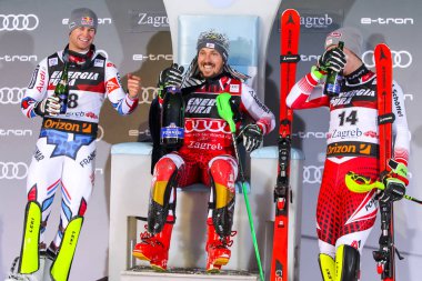 Zagreb, Hırvatistan - 6 Ocak 2019: Ödül töreni Audi FIS alp Kayak Dünya Kupası Mens Slalom, kar kraliçesi kupa 2019. 1 Marcel Hirscher, 2 Alexis Pinturault, 3 Manuel Feller