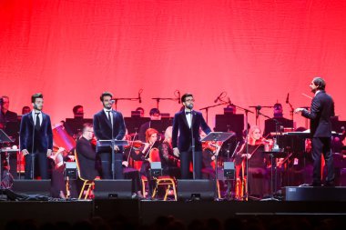 Zagreb, Hırvatistan - 21 Aralık 2018: bariton Gianluca Ginoble (23) oluşan Opera üçlüsü ve iki tenorun Piero Barone (25) ve Ignazio Boschetto (23) Il Volo Arena Zagreb, Zagreb performans.