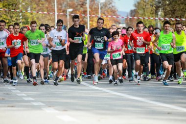 Koşucular yarı maraton yarışı