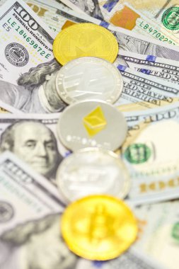 Dolar faturaları üzerinde görüntülenen Cryptocurrency 