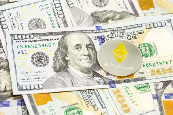 Dolar faturaları üzerinde görüntülenen Cryptocurrency 